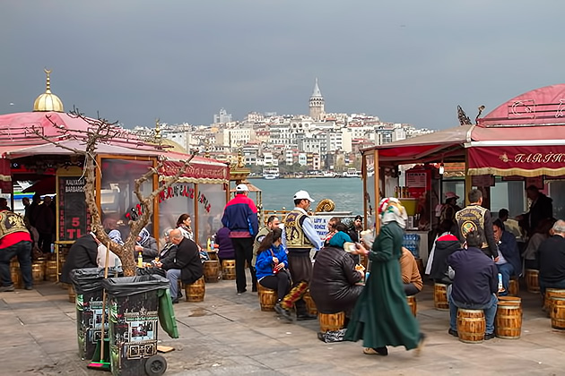 Read more about the article Lunchtime in Eminönü