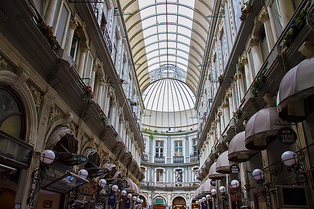 Read more about the article The Historic Arcades of İstiklal Caddesi