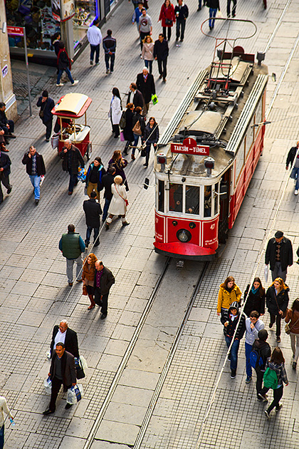 Read more about the article The Antique Tram of İstiklal Caddesi