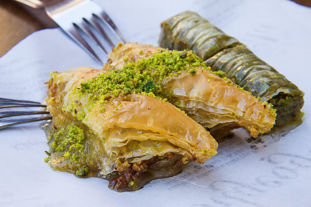 Read more about the article Turkish Sweet Tooth: Baklava, Lokum and Dondurma